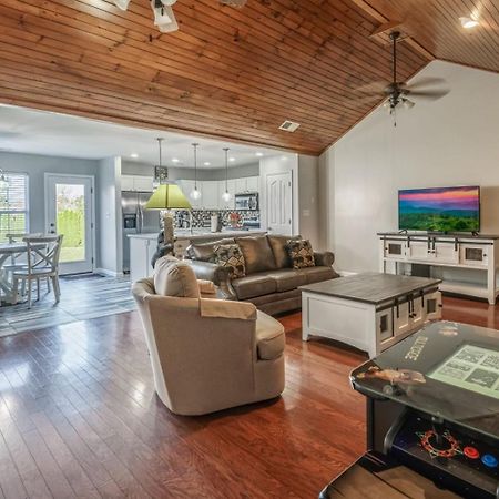 Sweet Pea Cottage Updated Furnishings Arcade Game Hoa Community Outdoor Pool Pigeon Forge Exterior foto